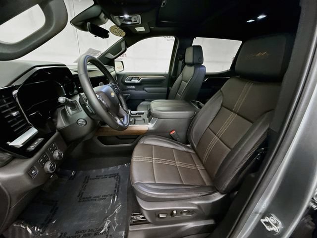 Used 2025 Chevrolet Silverado 1500 High Country w/ High Country Premium Package AWD/4WD image 23