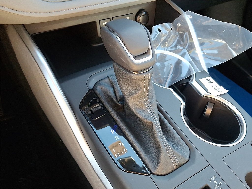New 2025 Toyota Highlander XLE image 10