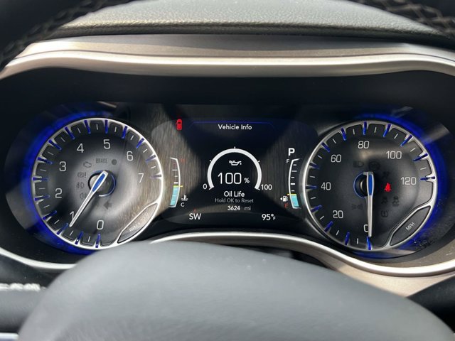 Used 2026 Chrysler Pacifica Select FWD image 24
