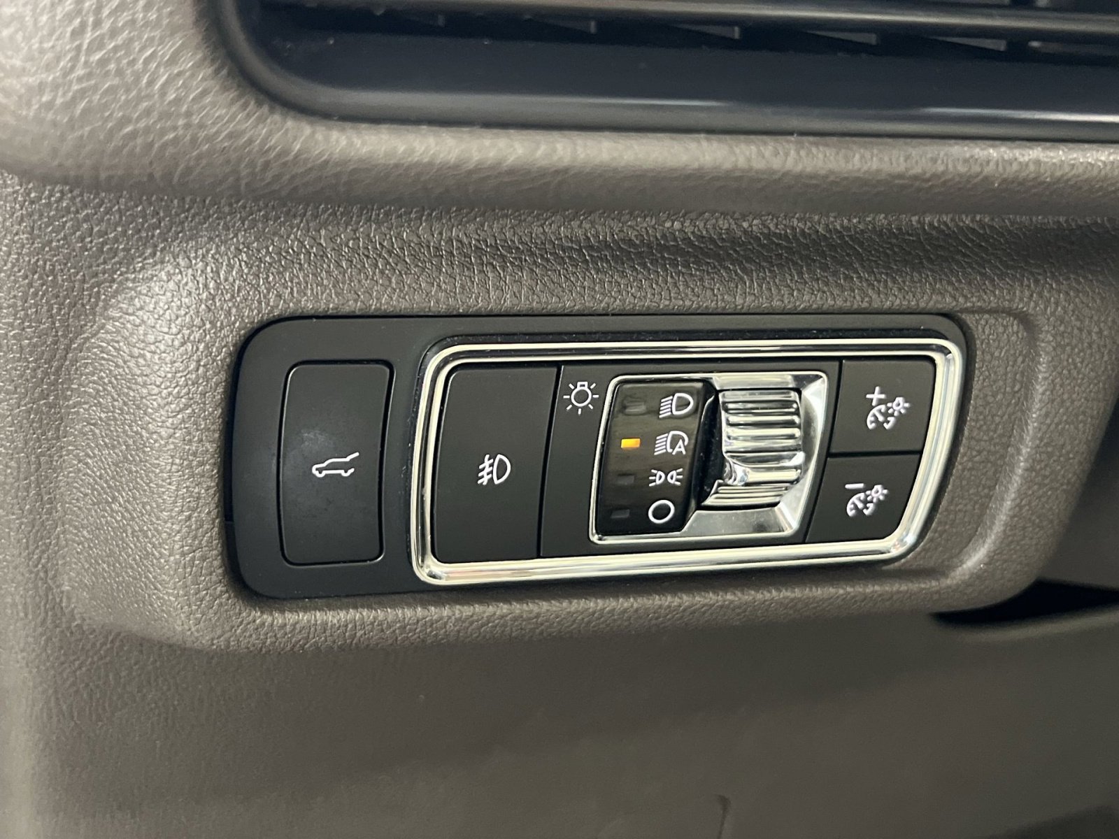 Used 2020 Lincoln Corsair Reserve w/ Elements Package FWD image 32