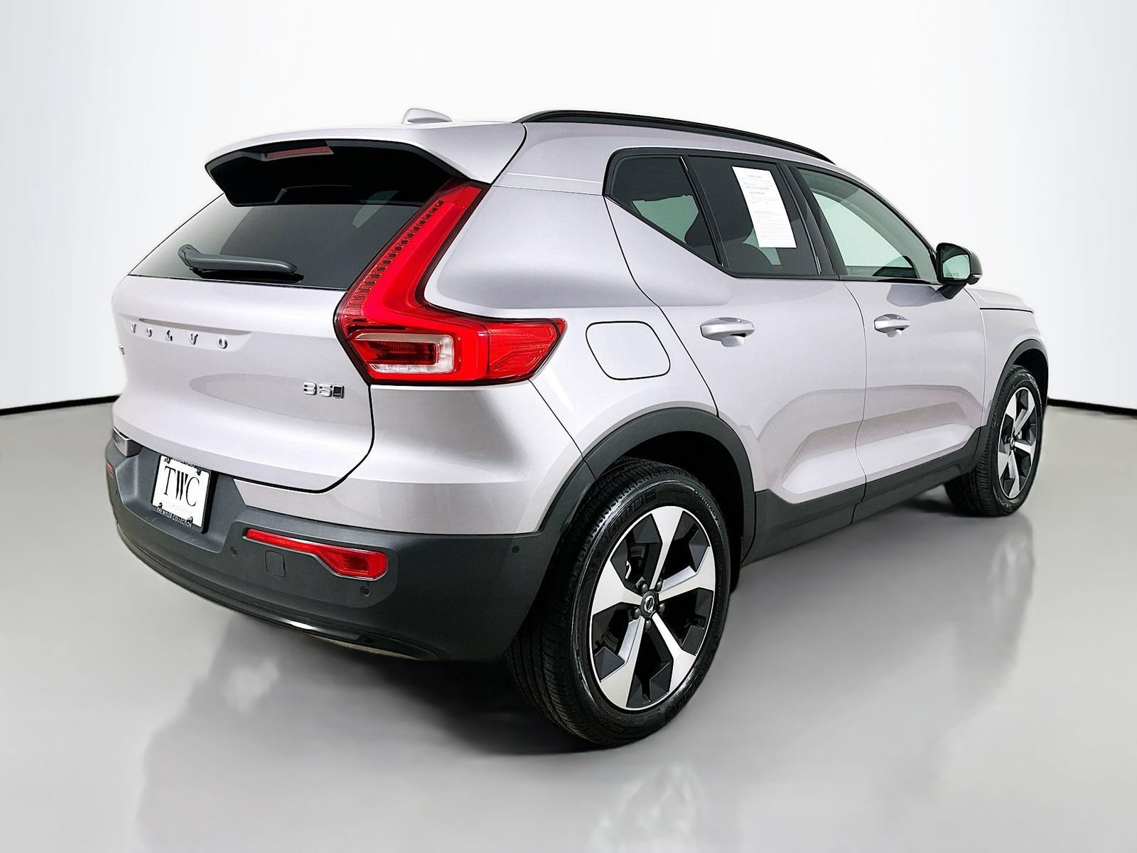 Used 2026 Volvo XC40 B5 Plus w/ Protection Package Premier AWD/4WD image 5