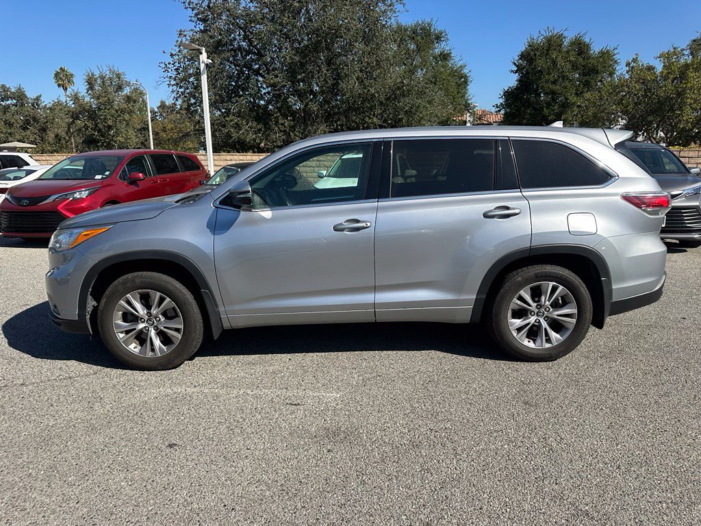 Used 2016 Toyota Highlander LE AWD/4WD image 2