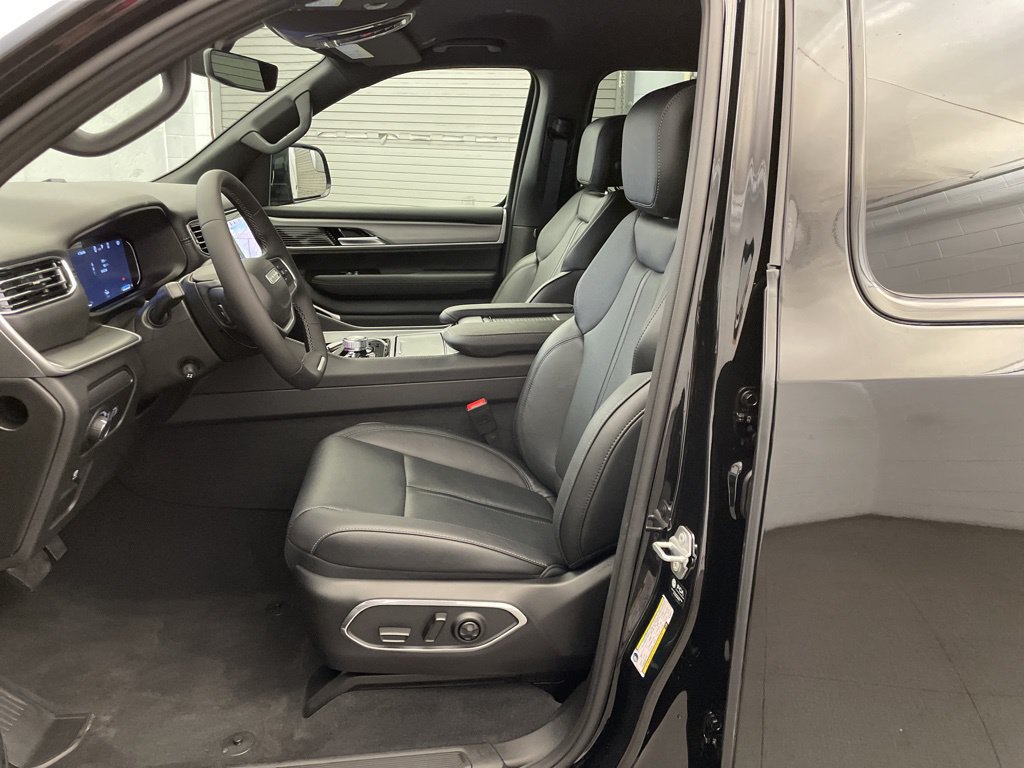 New 2026 Jeep Grand Wagoneer Limited AWD/4WD image 17