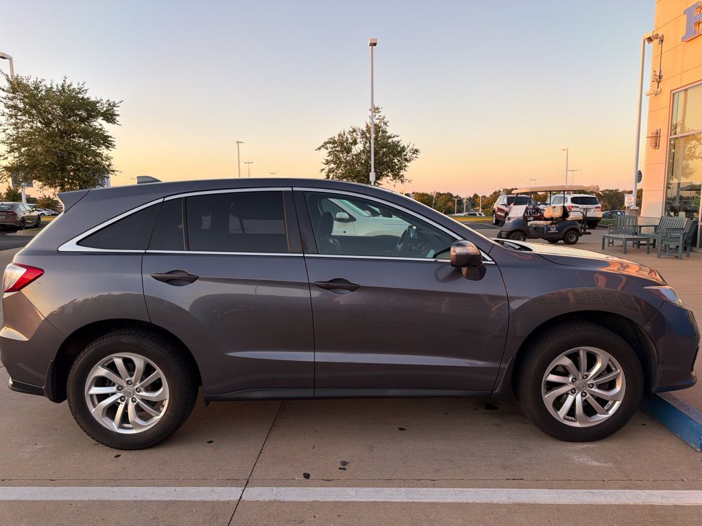Used 2017 Acura RDX w/ Technology Package AWD/4WD image 3