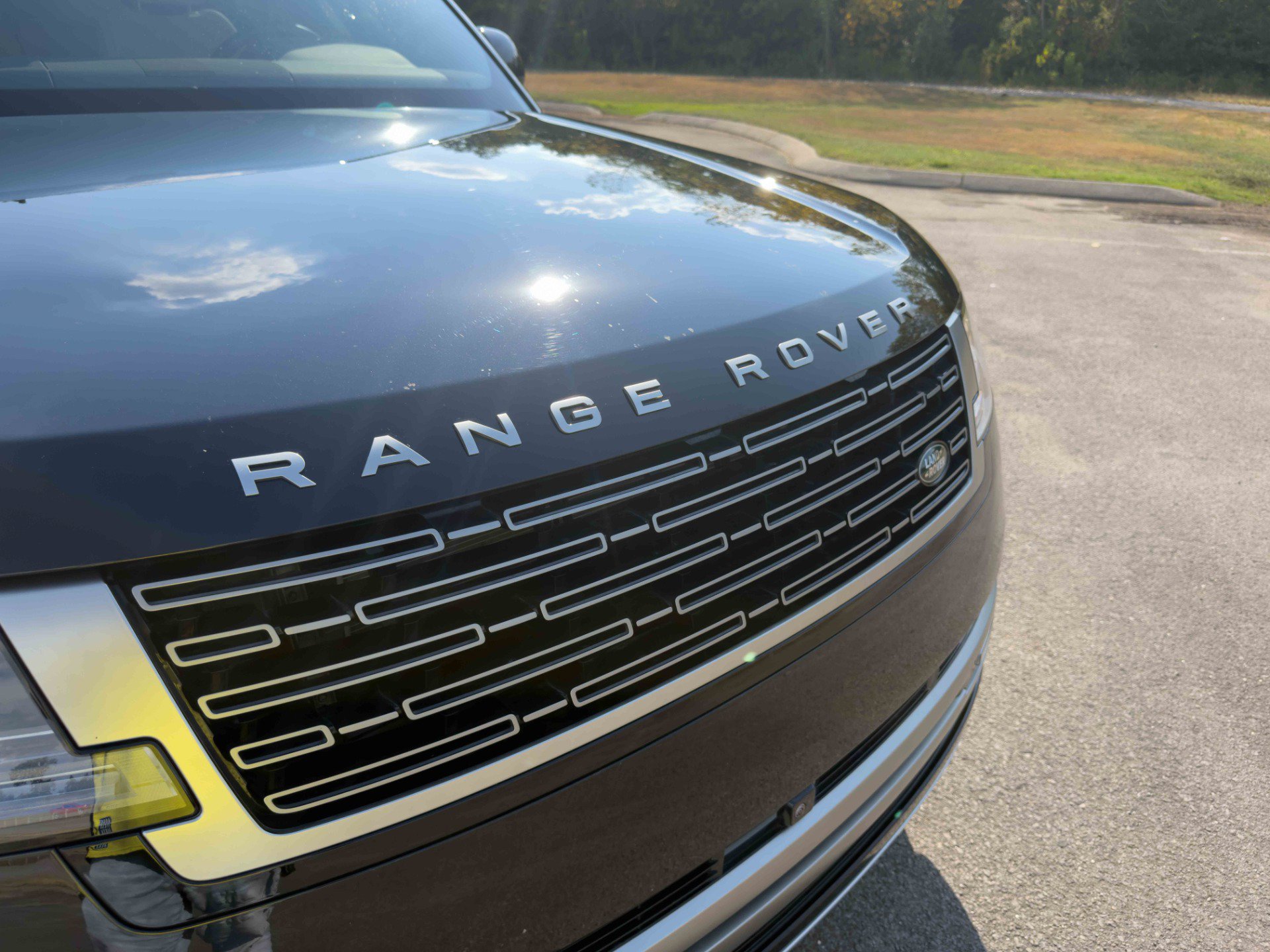 Used 2025 Land Rover Range Rover SE AWD/4WD image 12