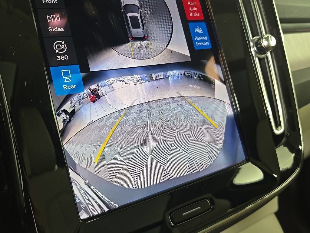 Certified 2026 Volvo XC40 B5 Plus AWD/4WD image 29