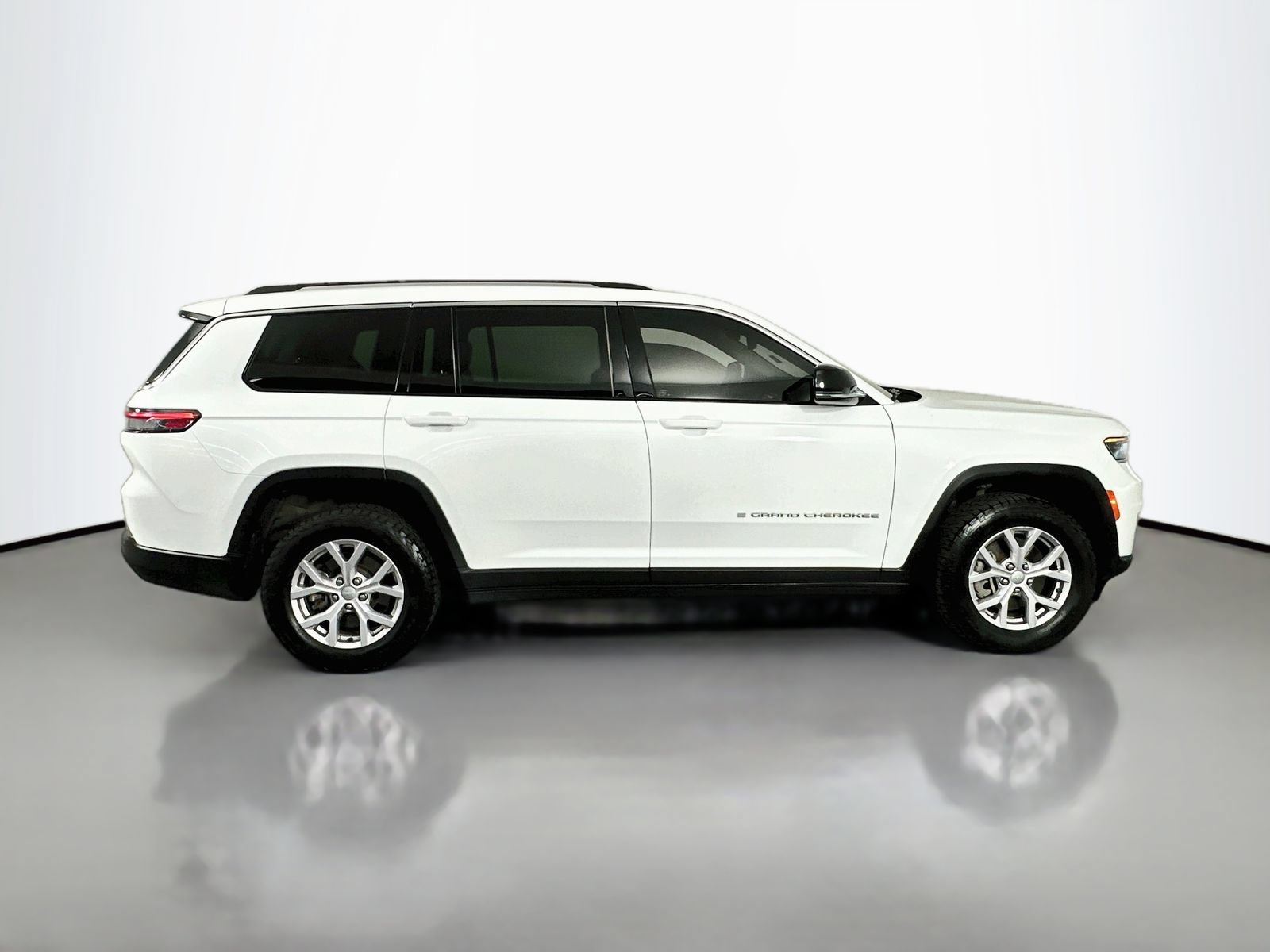 Used 2022 Jeep Grand Cherokee L Limited w/ Trailer Tow Group (B) AWD/4WD image 9