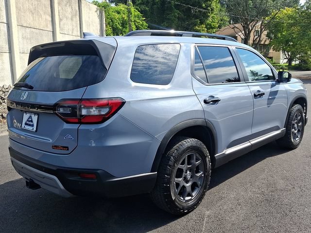 Certified 2025 Honda Pilot TrailSport image 6