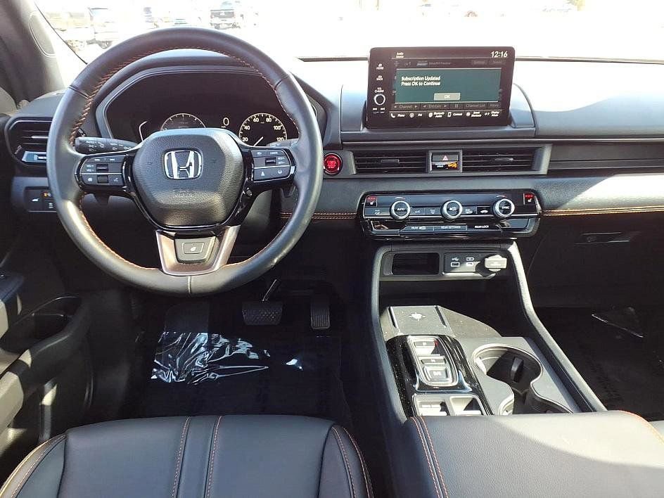 Used 2025 Honda Pilot TrailSport image 21