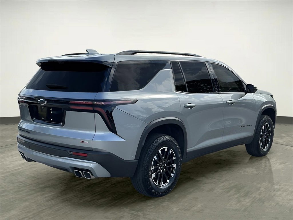 Used 2024 Chevrolet Traverse Z71 w/ Enhanced Driving Package image 9