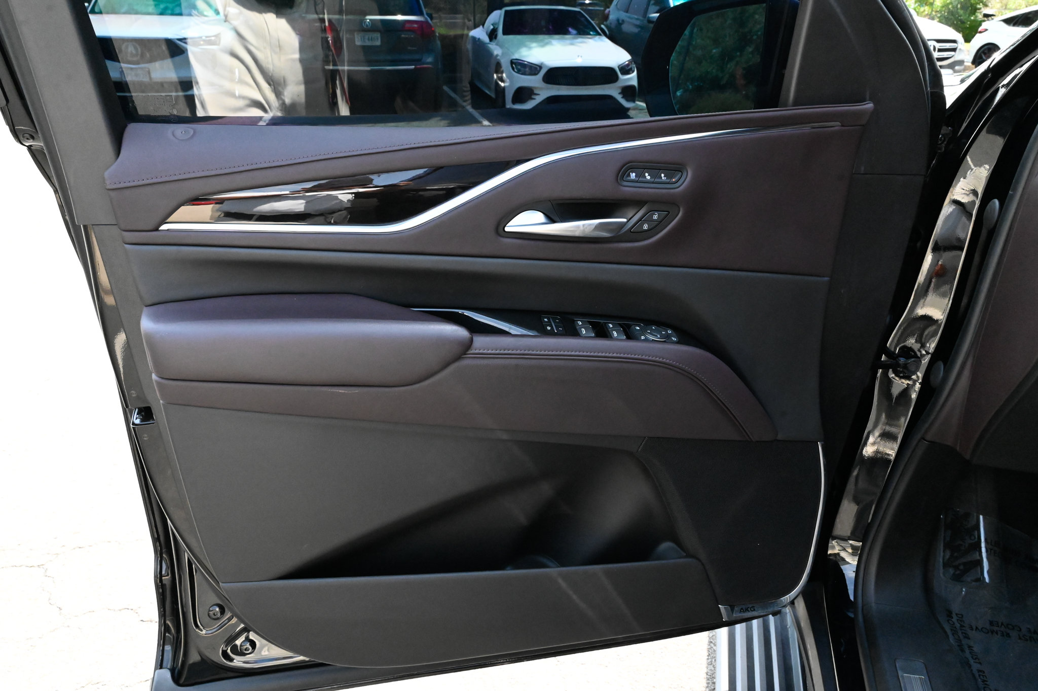 Used 2023 Cadillac Escalade ESV Sport Platinum w/ LPO, ONYX Package AWD/4WD image 21
