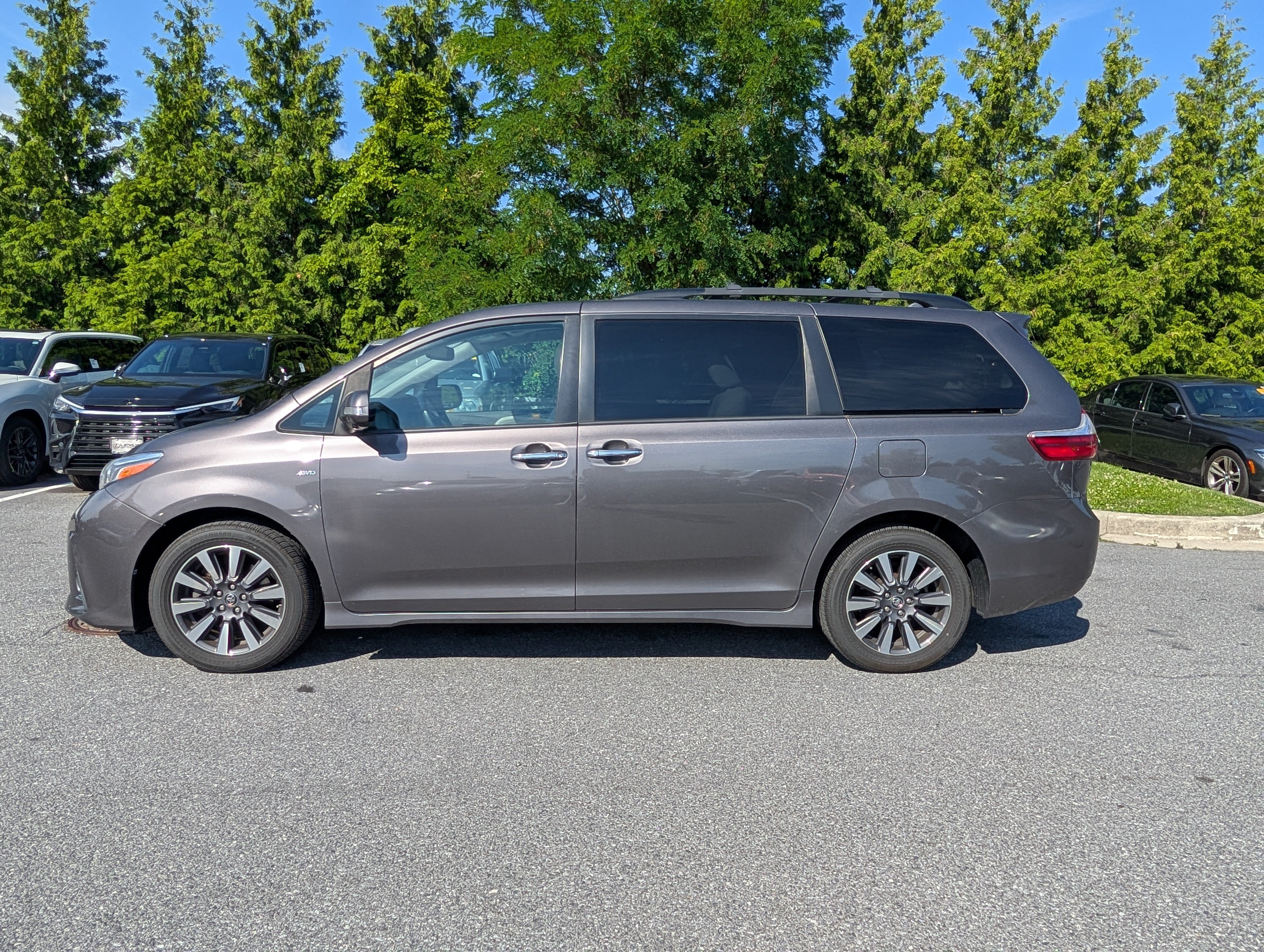 Used 2019 Toyota Sienna Limited Premium AWD/4WD image 6
