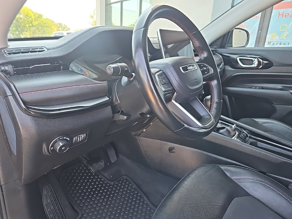 Used 2022 Jeep Compass Trailhawk w/ Trailhawk Convenience Group AWD/4WD image 39