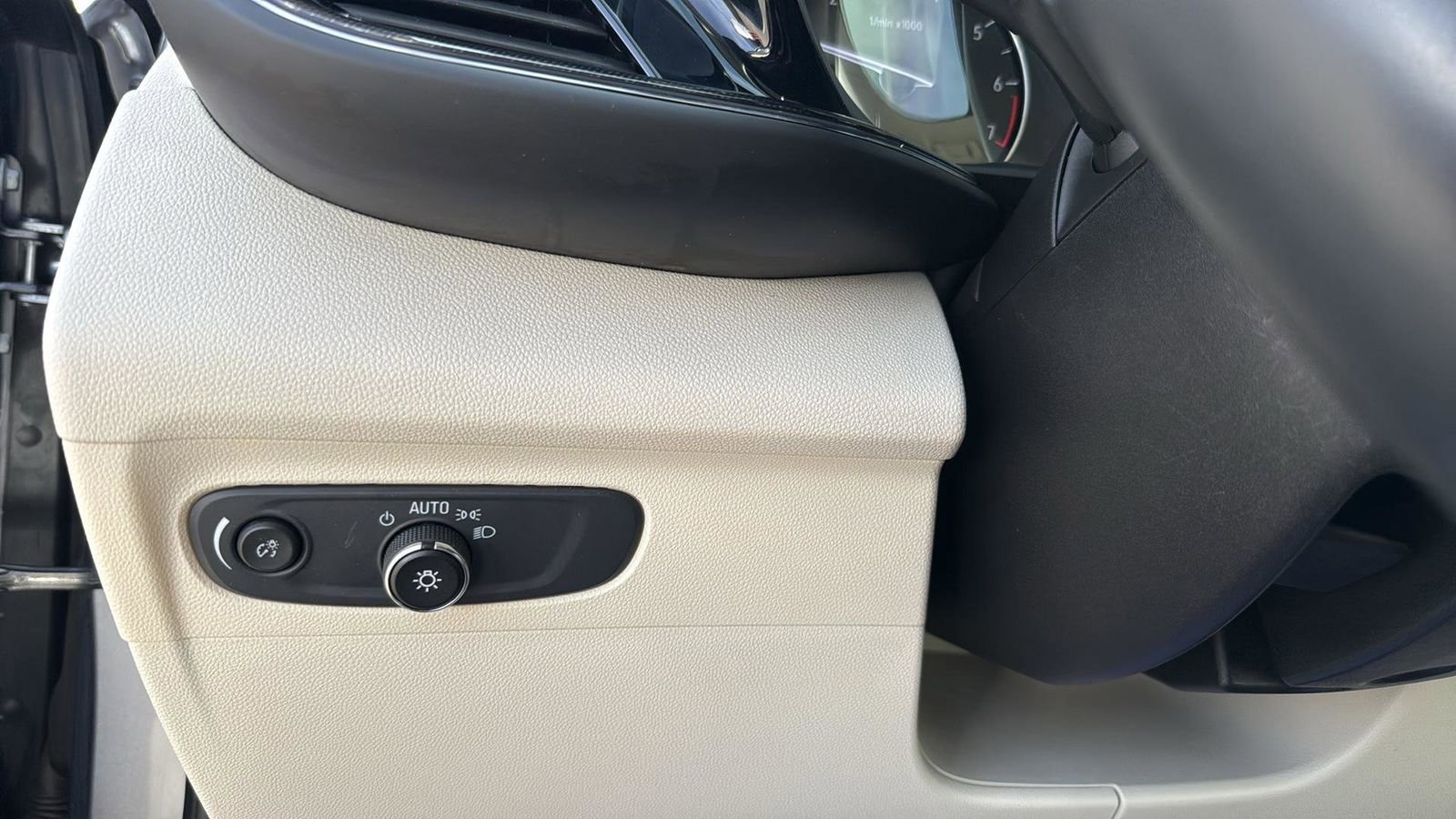 Used 2022 Buick Envision Preferred image 18