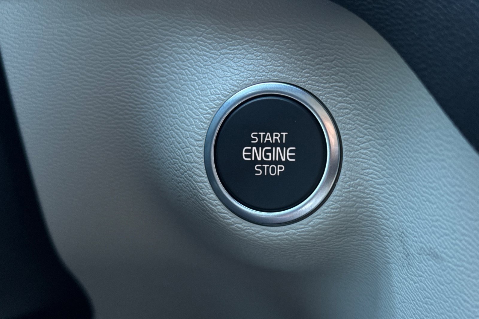 New 2026 Volvo XC40 B5 Plus w/ Protection Package Premier image 19