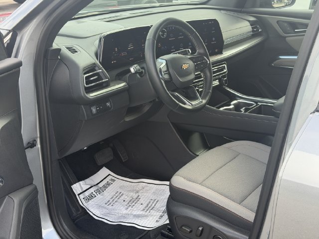Used 2026 Chevrolet Traverse LT w/ Driver Confidence Package FWD image 13