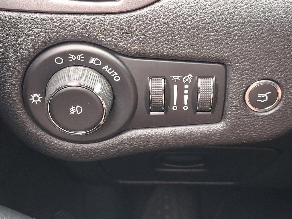 Used 2019 Jeep Cherokee Limited AWD/4WD image 26
