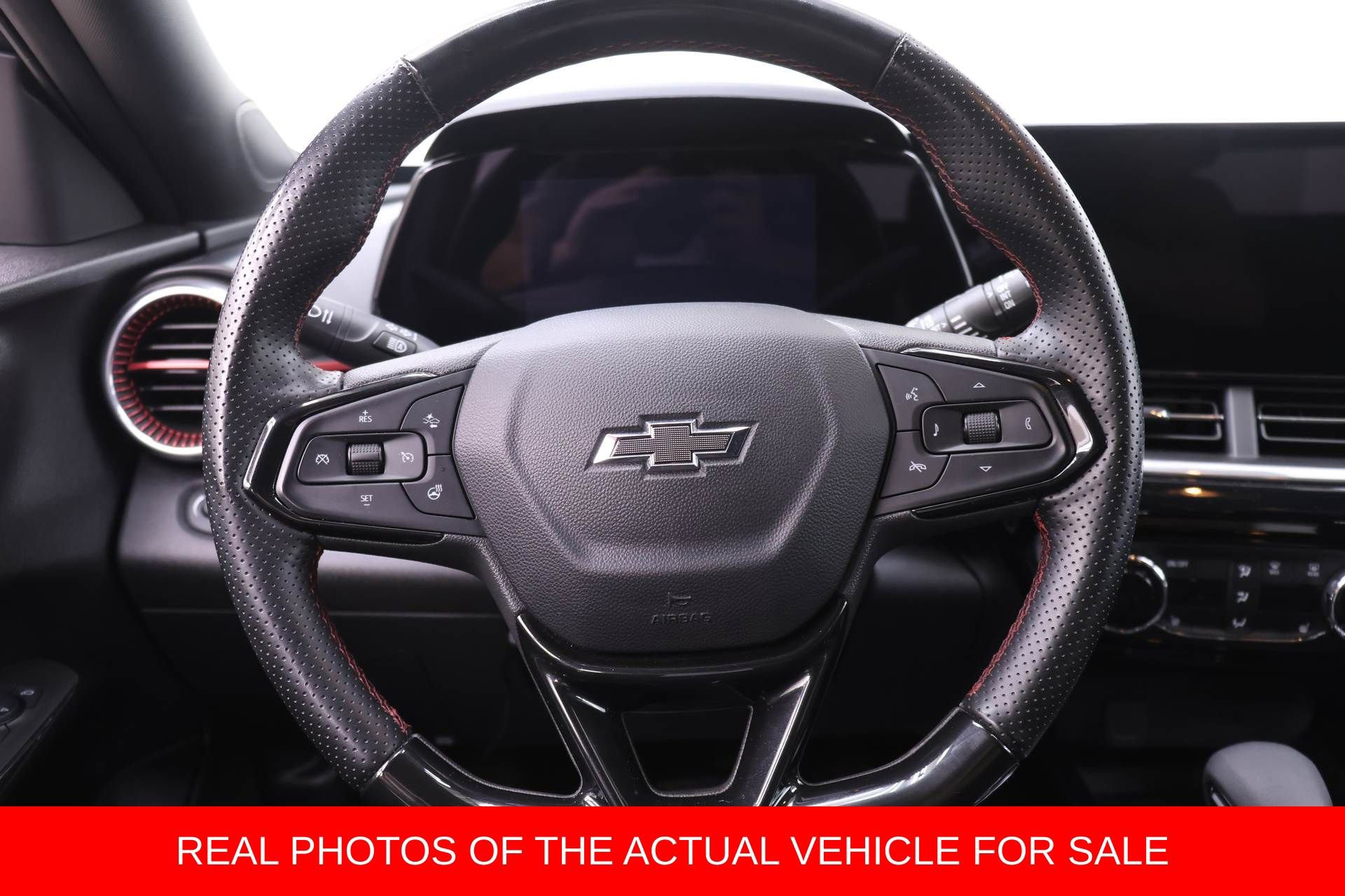 Used 2024 Chevrolet Trax RS w/ Sunroof Package image 13