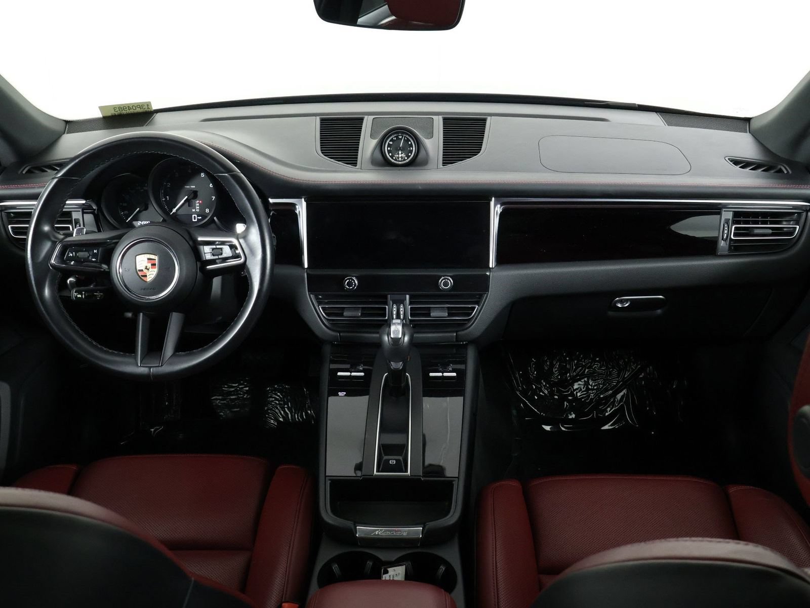 Certified 2024 Porsche Macan AWD/4WD image 11
