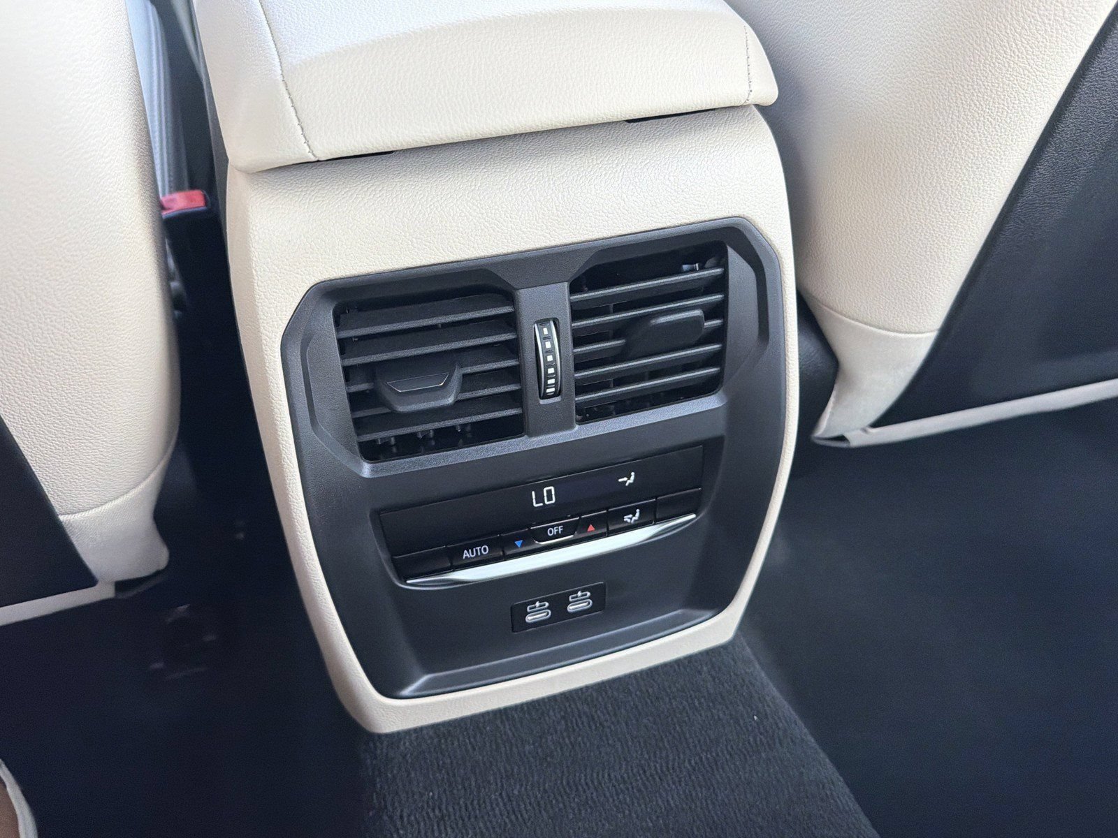 New 2026 BMW 330i Sedan w/ M Sport Package RWD image 18