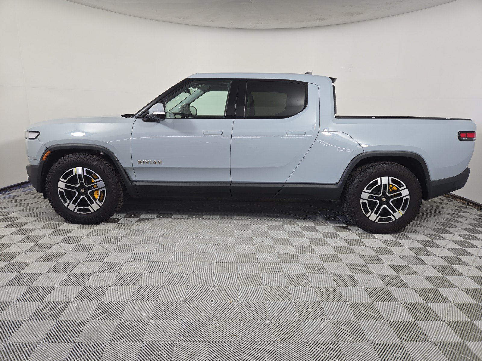 Used 2023 Rivian R1T Adventure AWD/4WD image 2