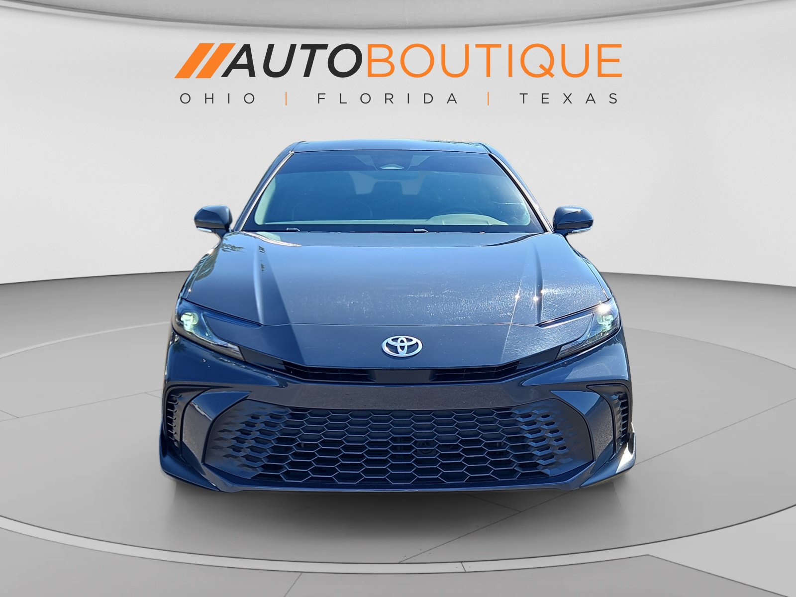 Used 2025 Toyota Camry SE FWD image 8