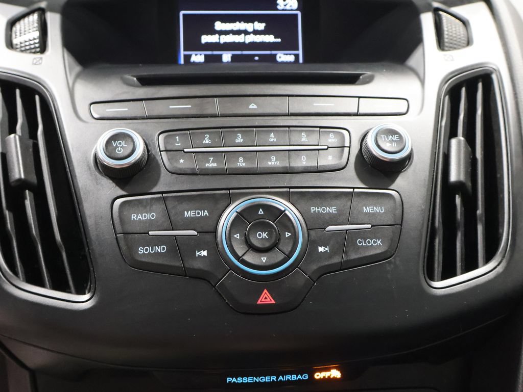 Used 2015 Ford Focus SE w/ SE Cold Weather Package FWD image 30