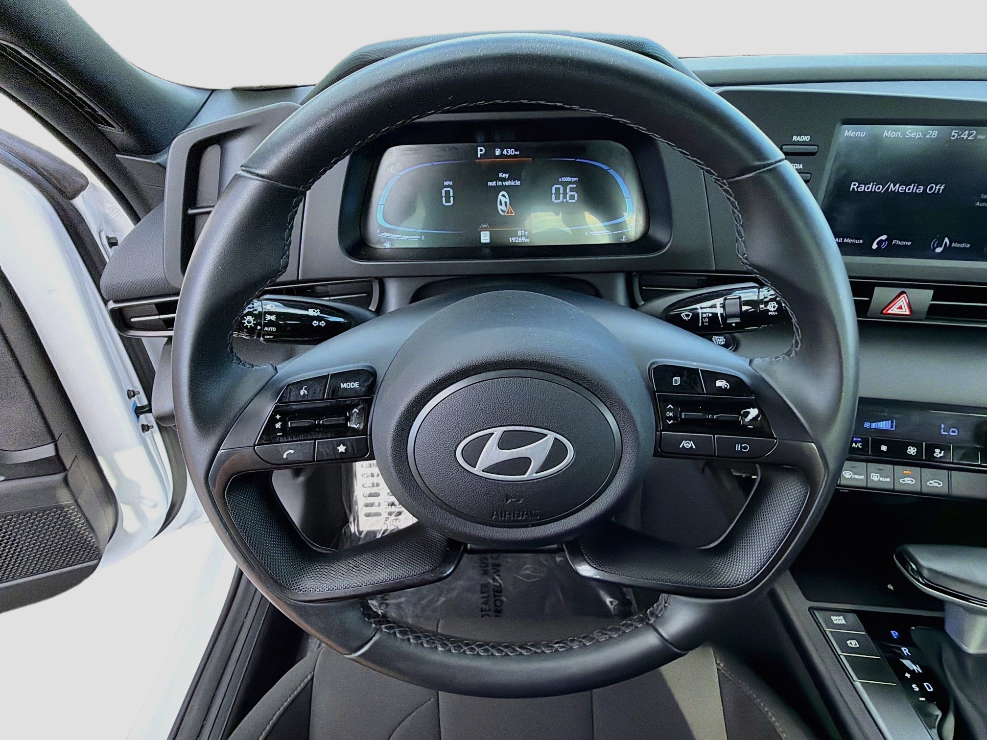 Used 2025 Hyundai Elantra Sport FWD image 35