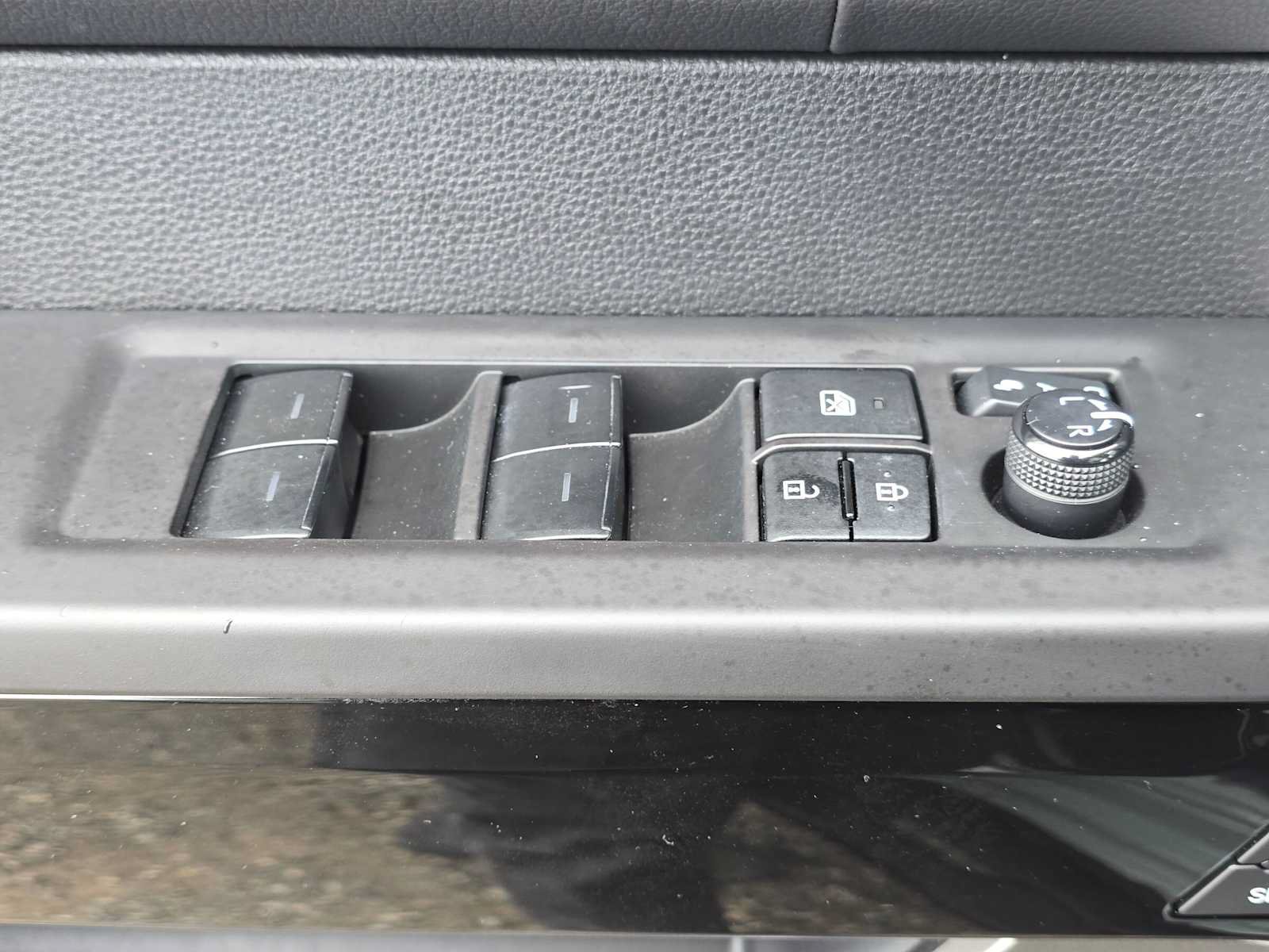 Used 2024 Toyota Tundra Limited AWD/4WD image 25