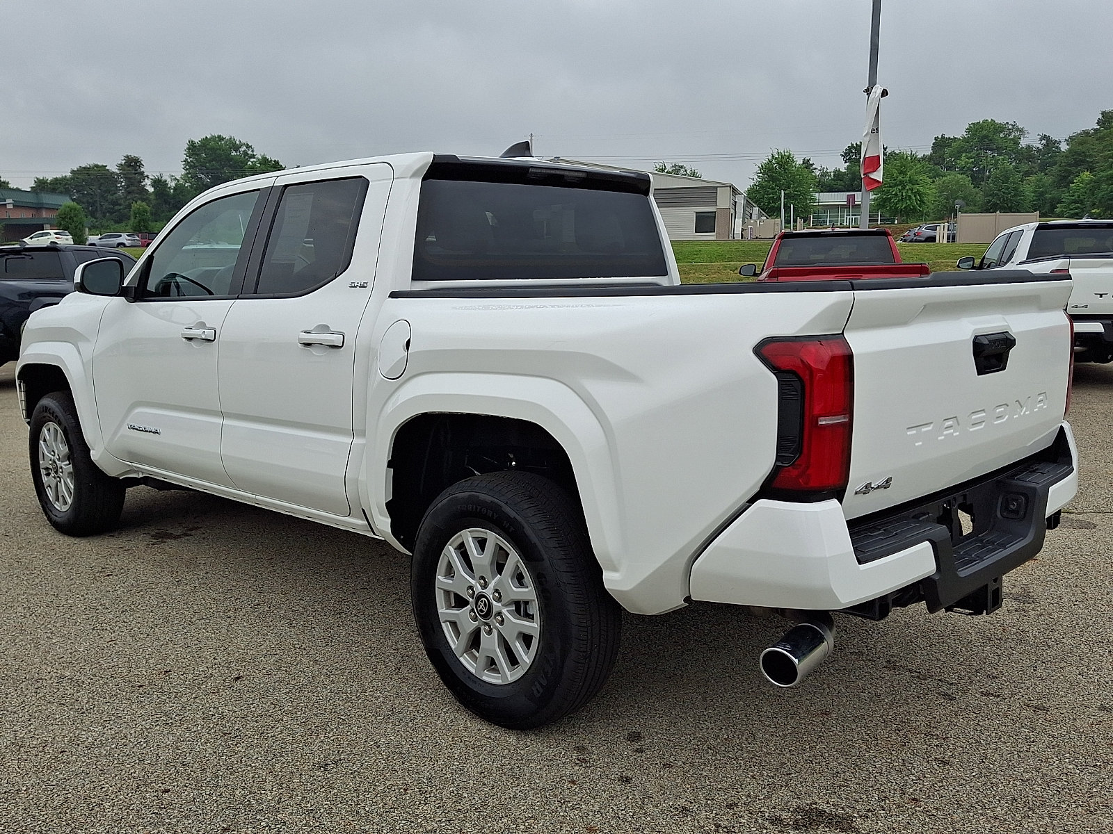 Certified 2025 Toyota Tacoma SR5 AWD/4WD image 4