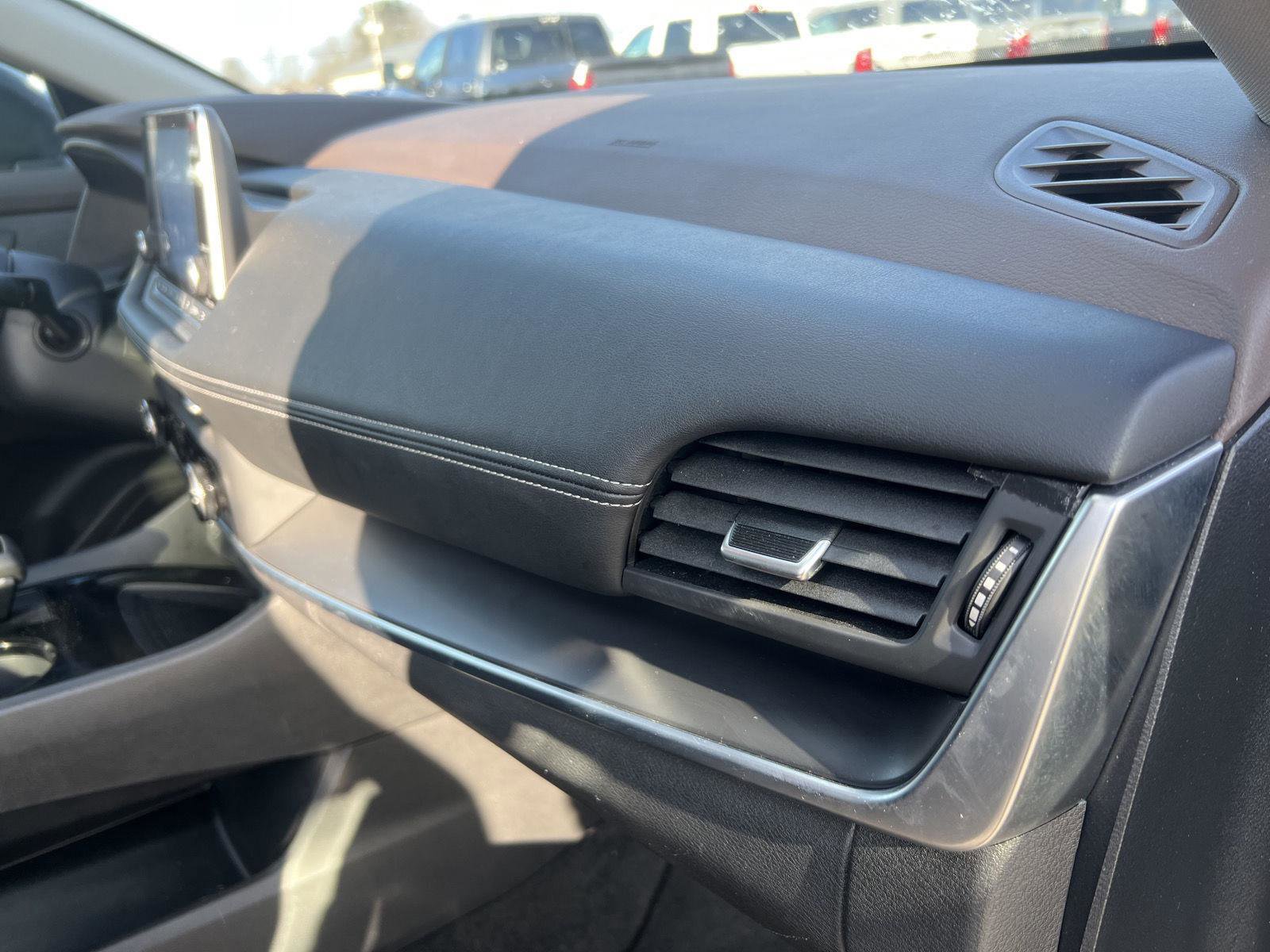 Used 2023 Nissan Rogue S image 35