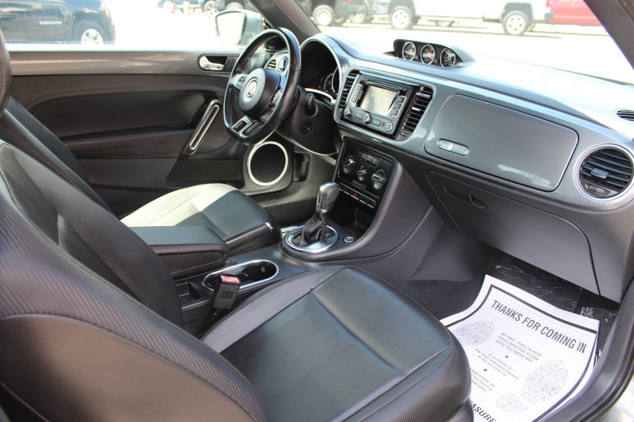 Used 2014 Volkswagen Beetle TDI image 9