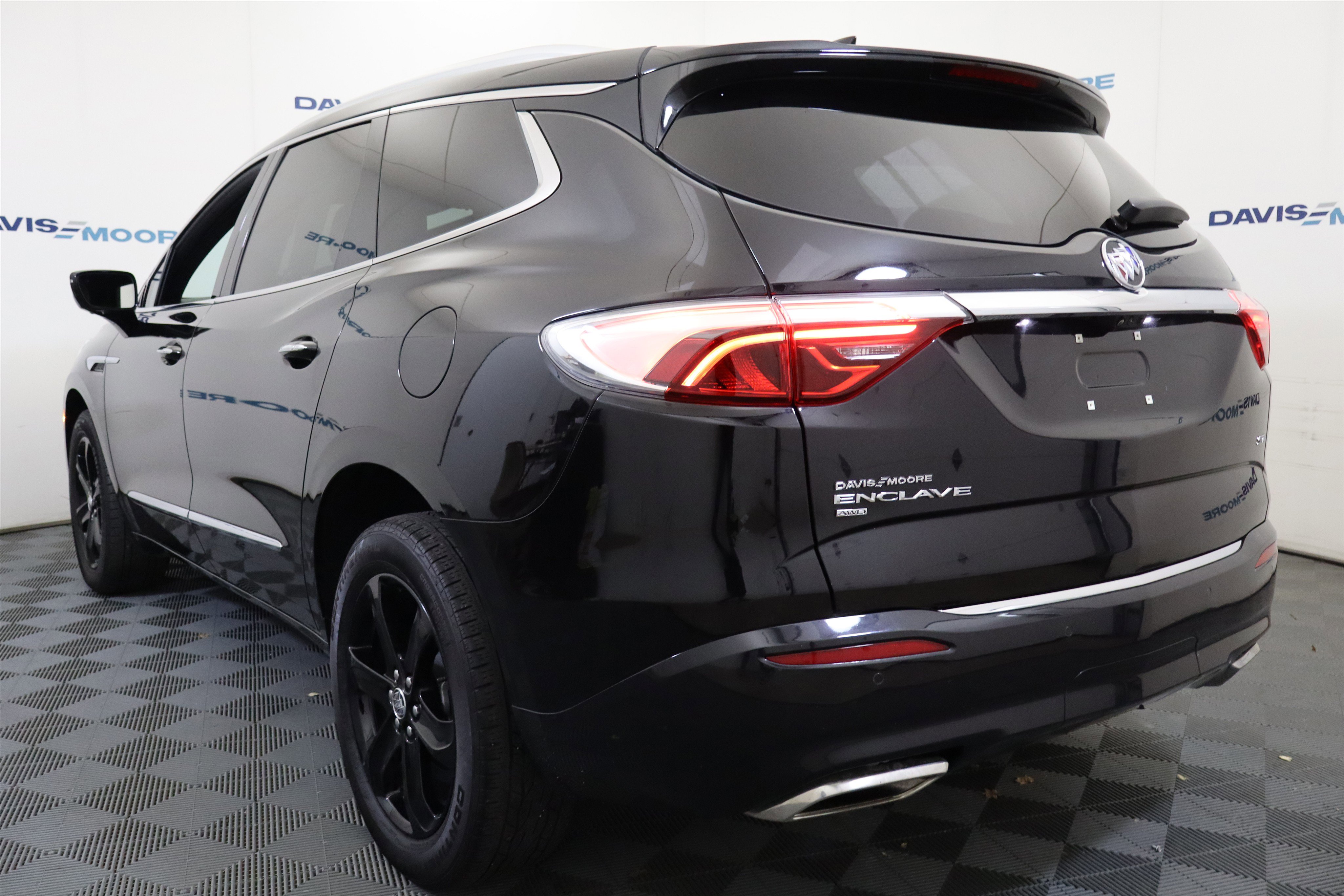 Certified 2024 Buick Enclave Essence w/ Sport Touring Edition image 9