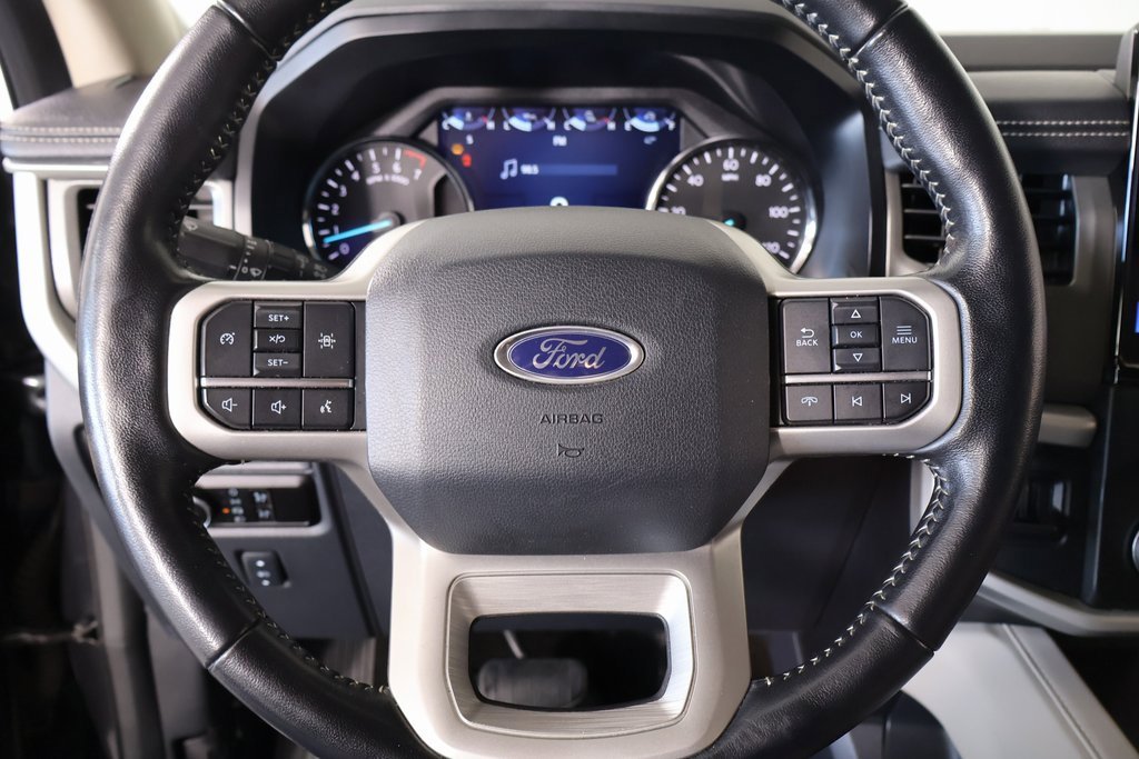 Used 2023 Ford Expedition Max XLT image 3