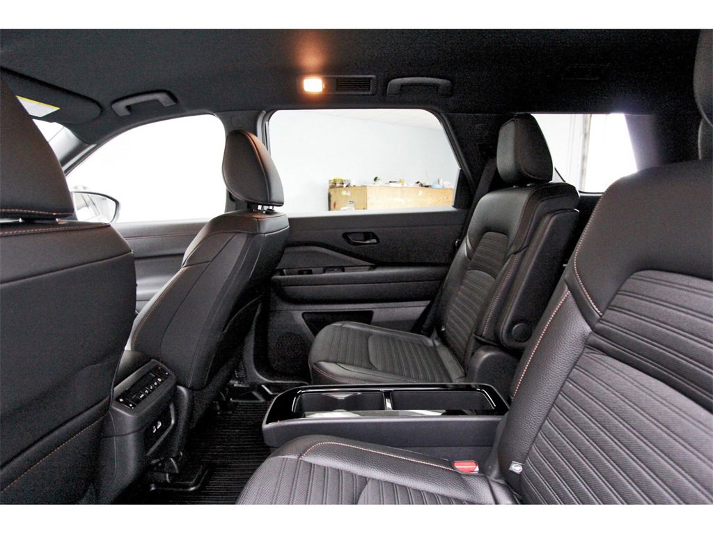 Used 2025 Nissan Pathfinder Rock Creek image 10