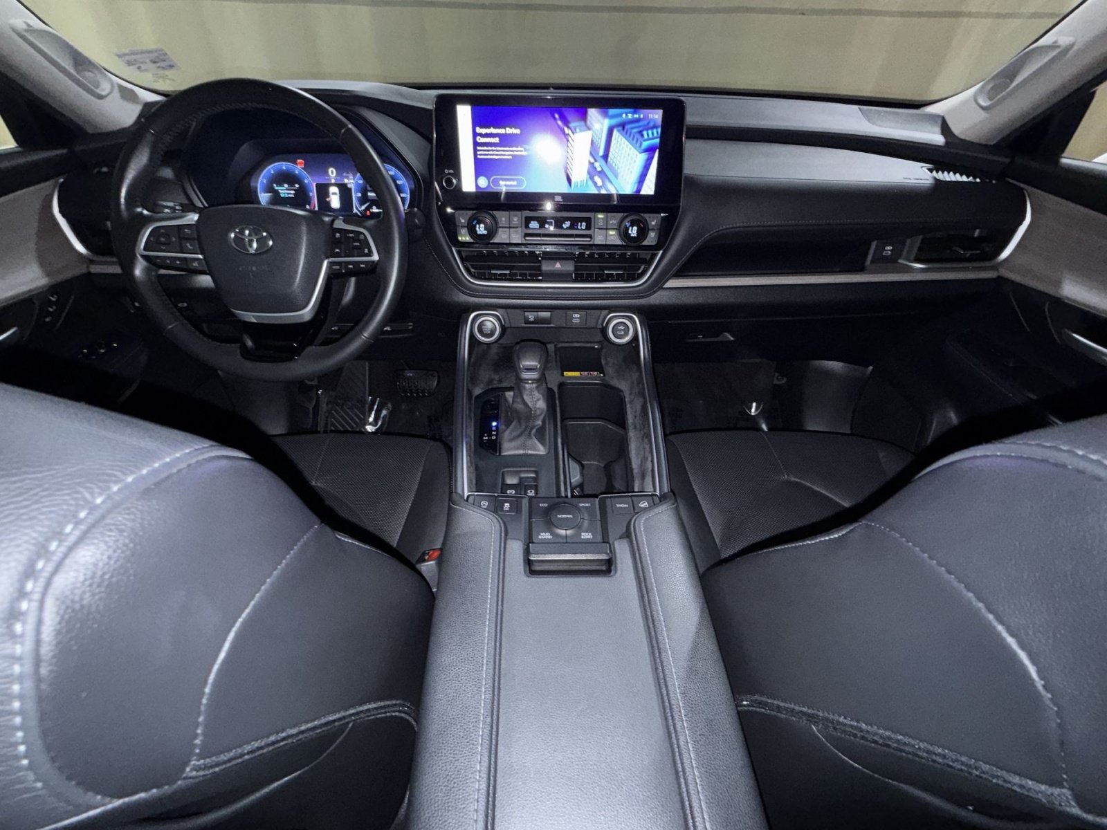 Used 2024 Toyota Grand Highlander AWD image 28