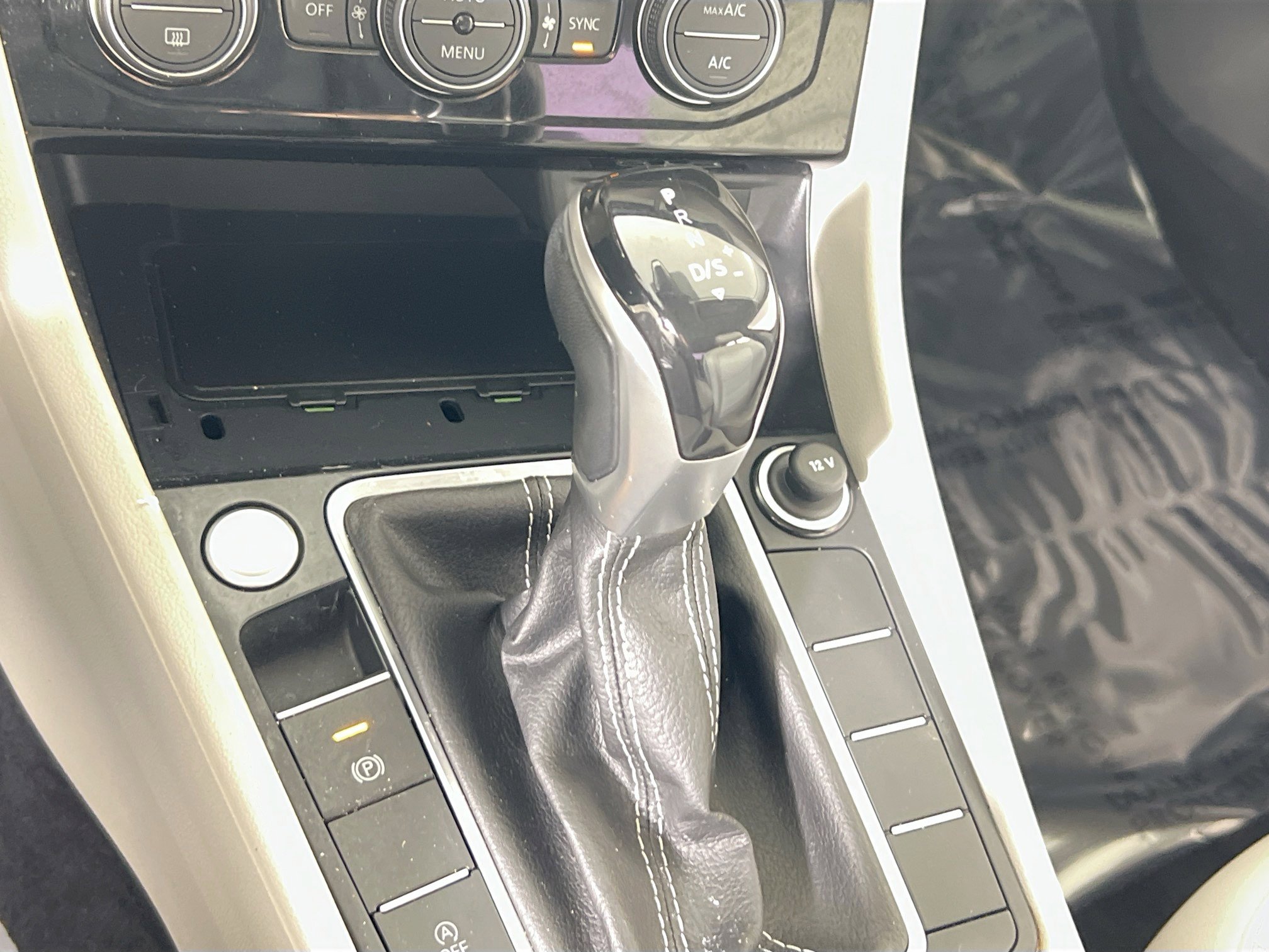 Used 2022 Volkswagen Jetta SE image 16