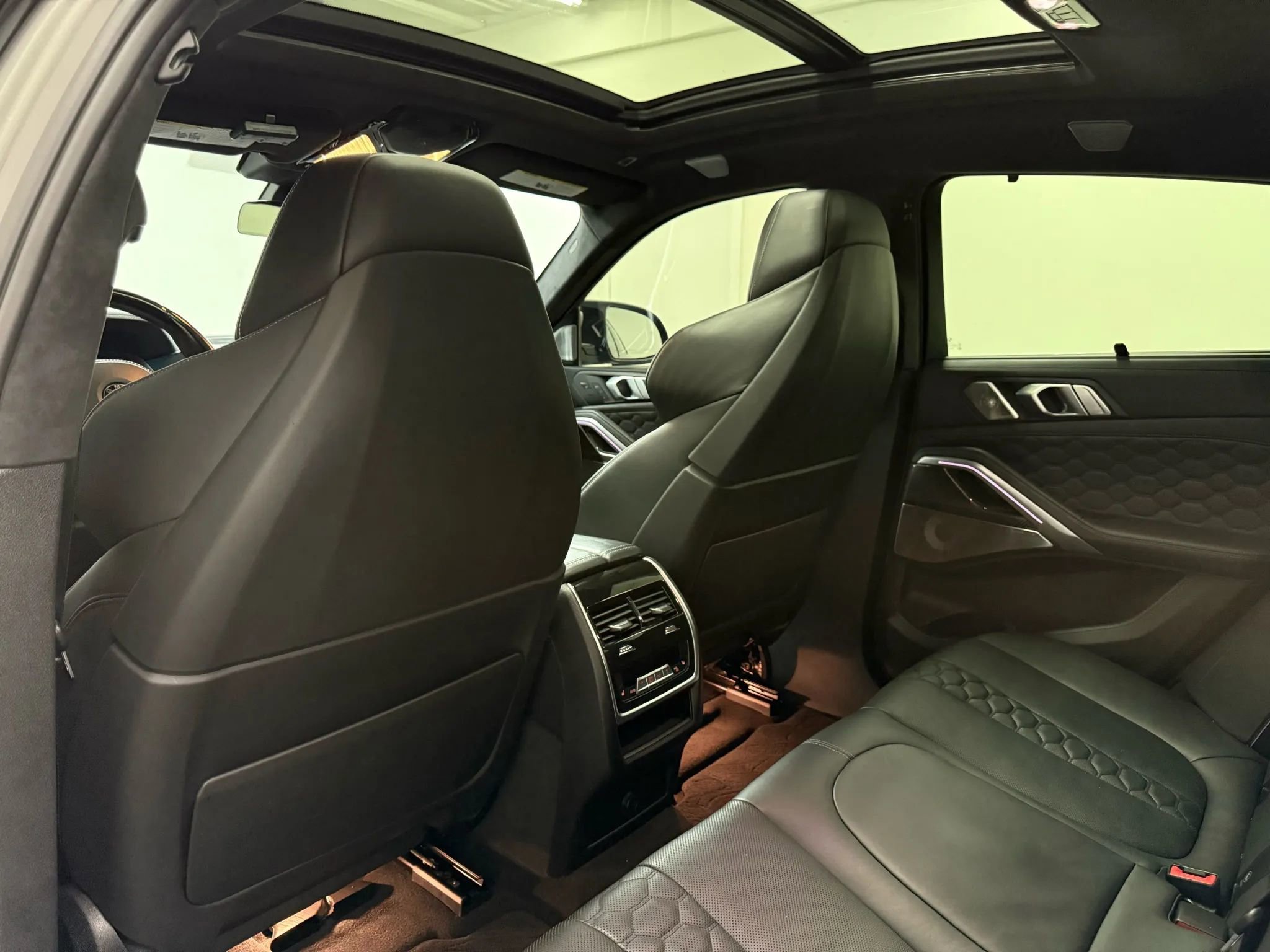 Used 2021 BMW X6 M w/ Competition Package image 32