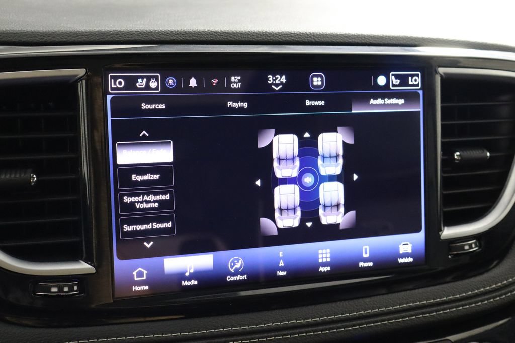 Used 2025 Chrysler Pacifica Limited FWD image 32