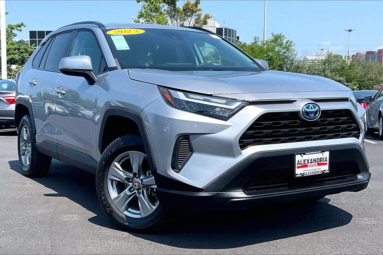 Used 2023 Toyota RAV4 LE AWD/4WD image 2