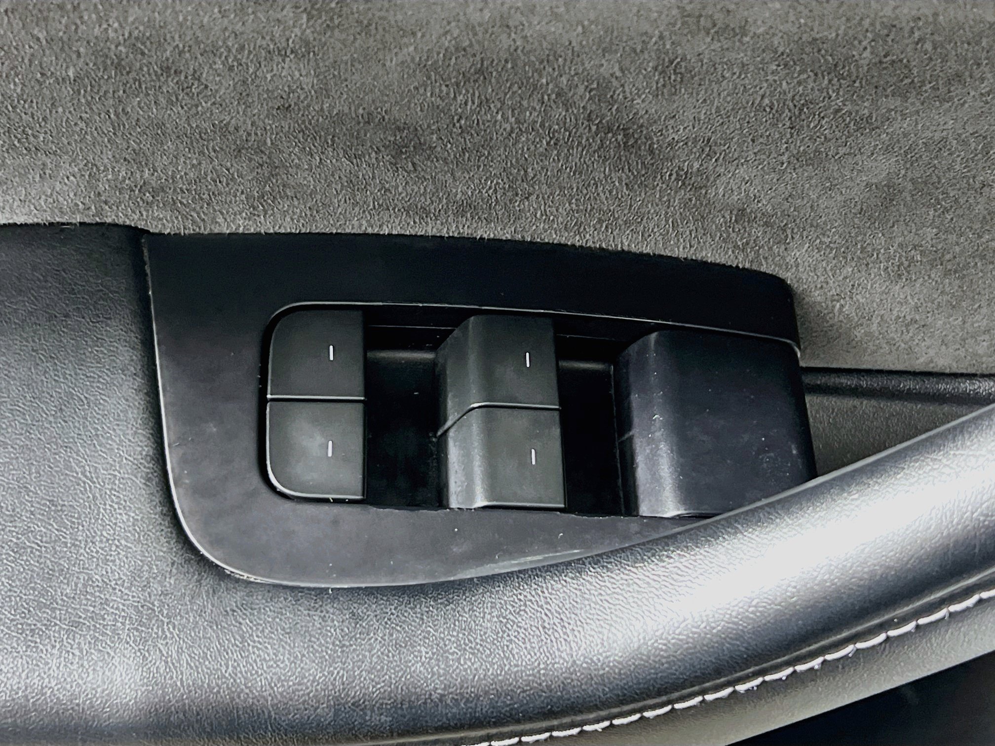 Used 2022 Tesla Model Y Performance AWD/4WD image 16