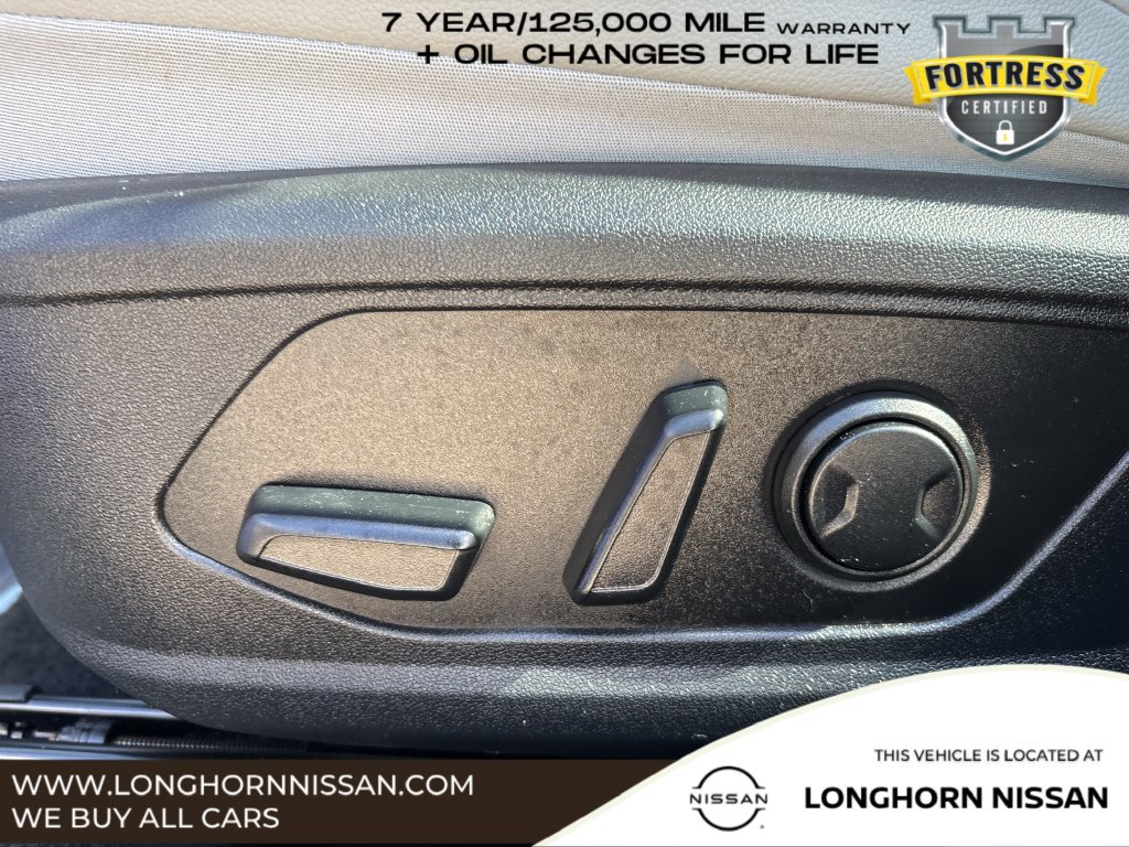 Used 2025 Hyundai Elantra Limited FWD image 25