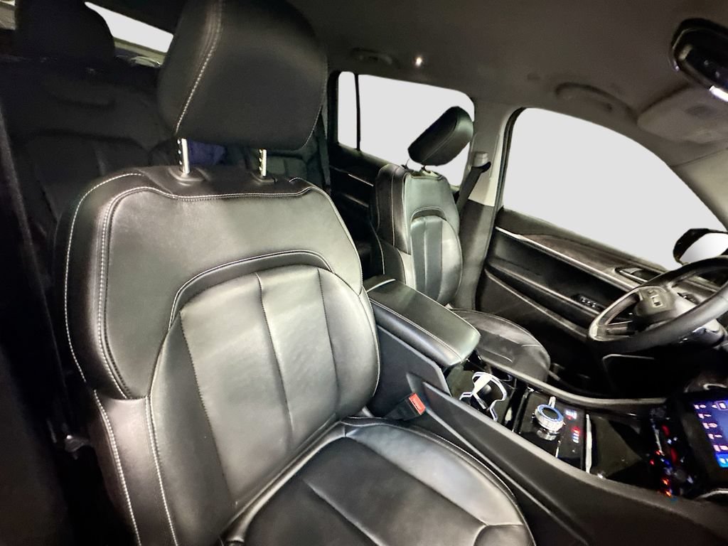 Used 2022 Jeep Grand Cherokee L Limited AWD/4WD image 31