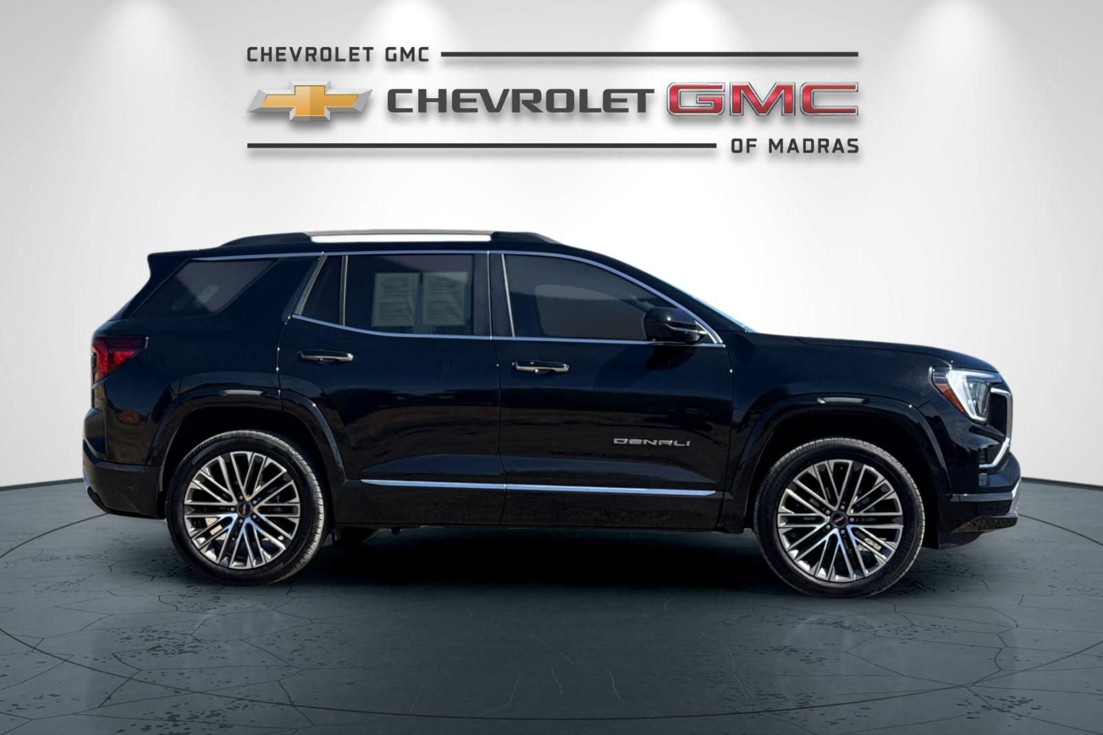 Used 2026 GMC Terrain Denali AWD/4WD image 2