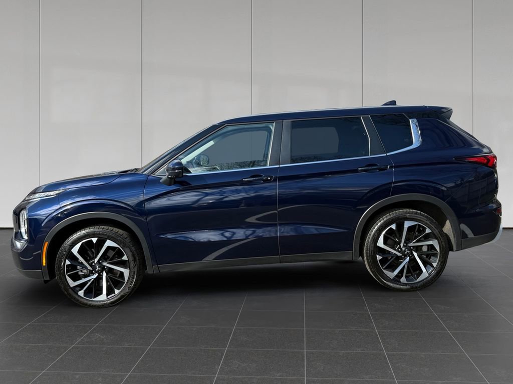 Used 2024 Mitsubishi Outlander SE Black Edition image 2
