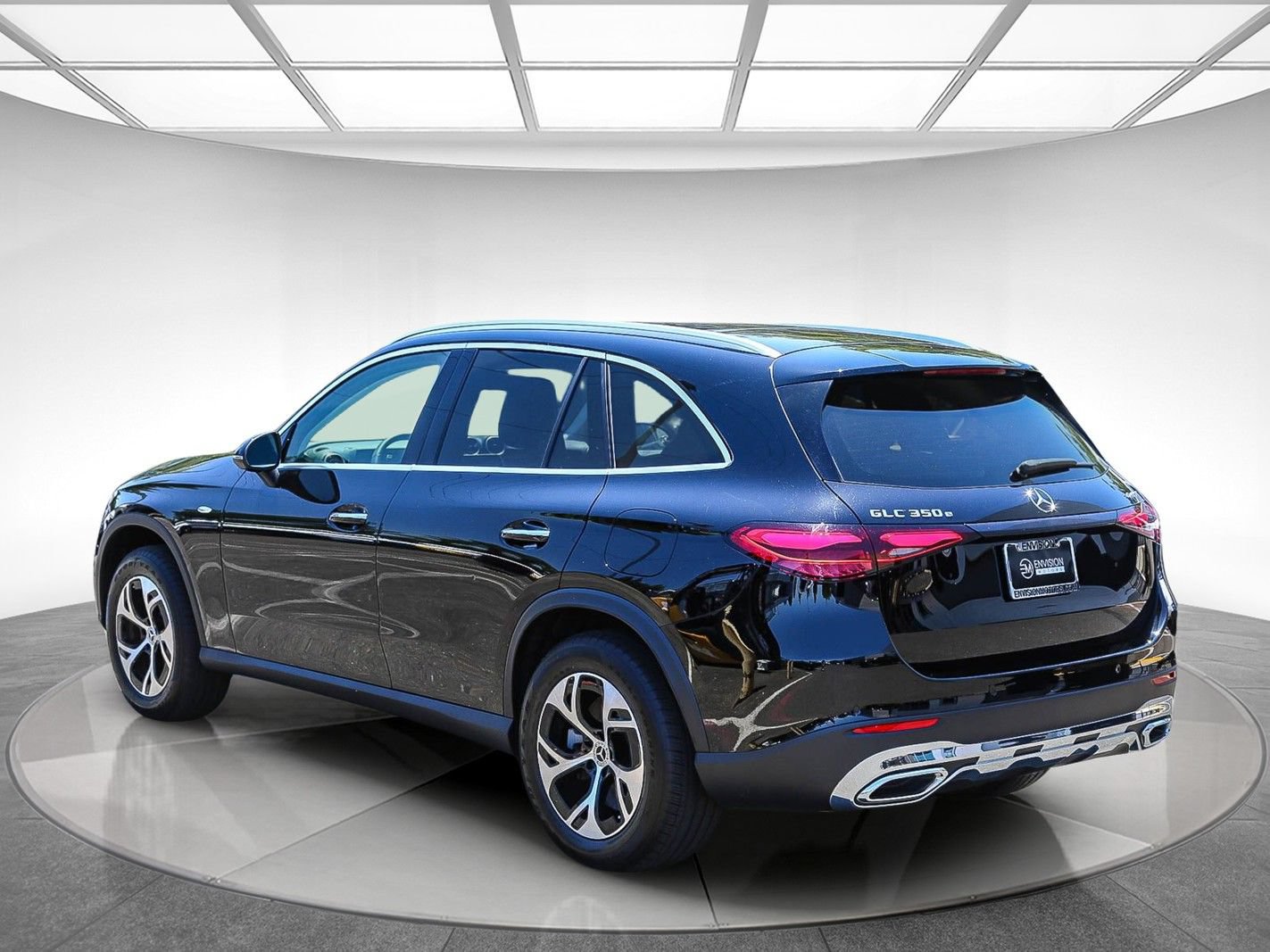 Used 2025 Mercedes-Benz GLC 350e 4MATIC image 2
