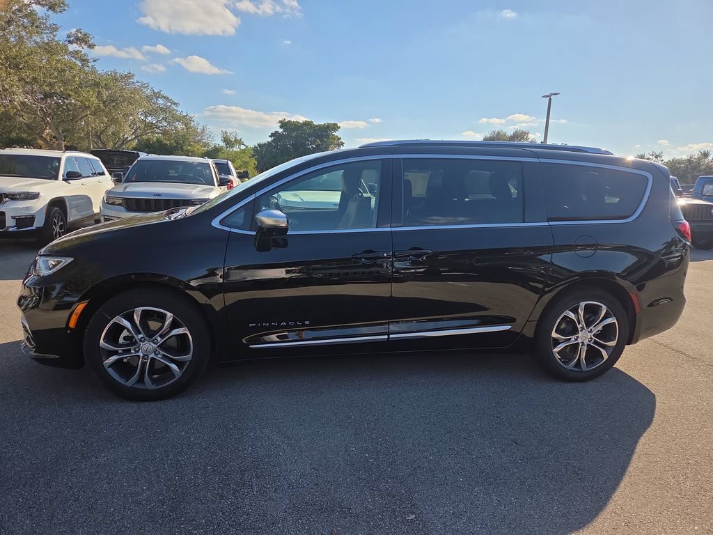 New 2026 Chrysler Pacifica Pinnacle w/ Trailer Tow Group FWD image 8