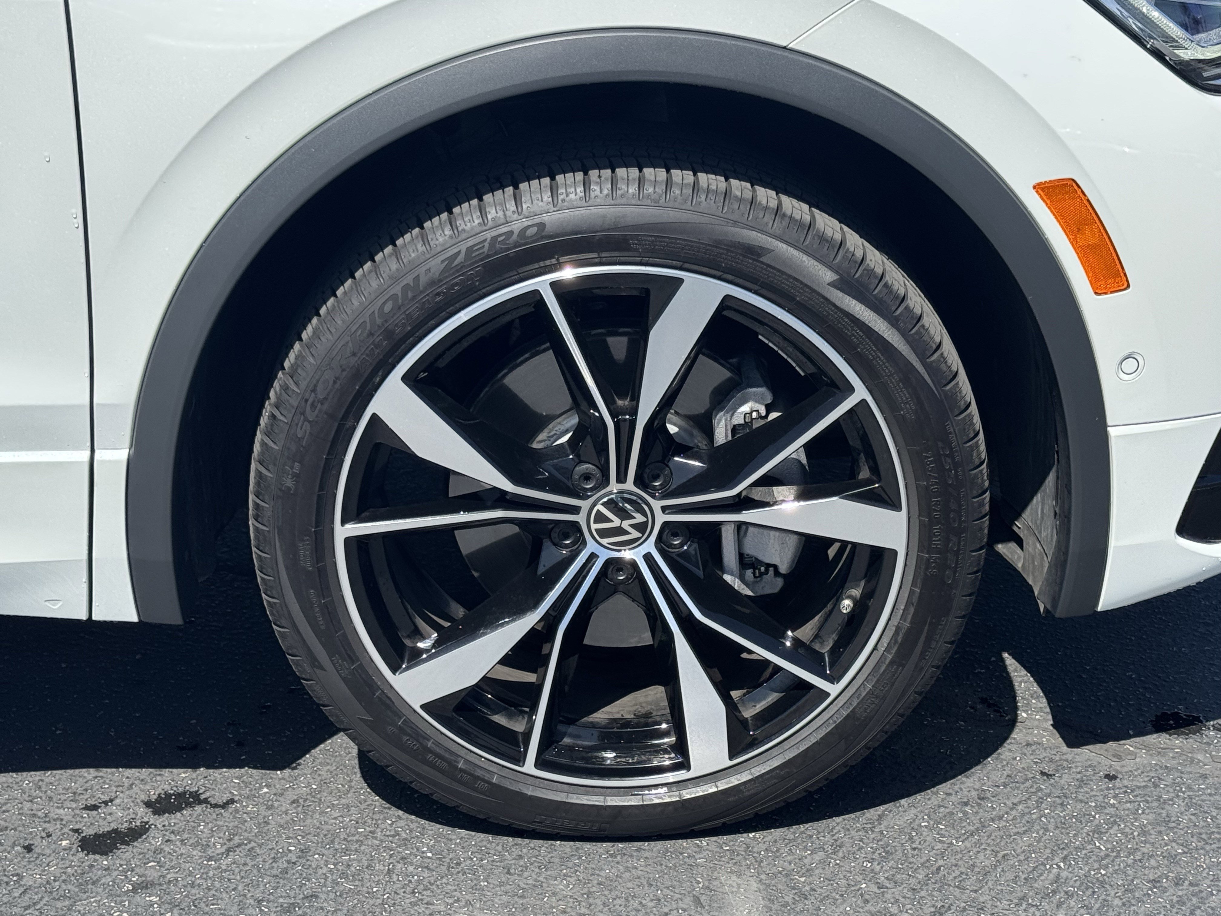 Certified 2024 Volkswagen Tiguan SEL R-Line AWD/4WD image 12