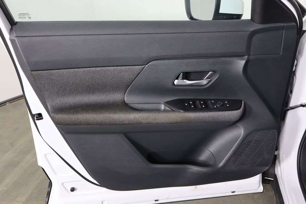 Used 2025 Nissan Kicks SV FWD image 19