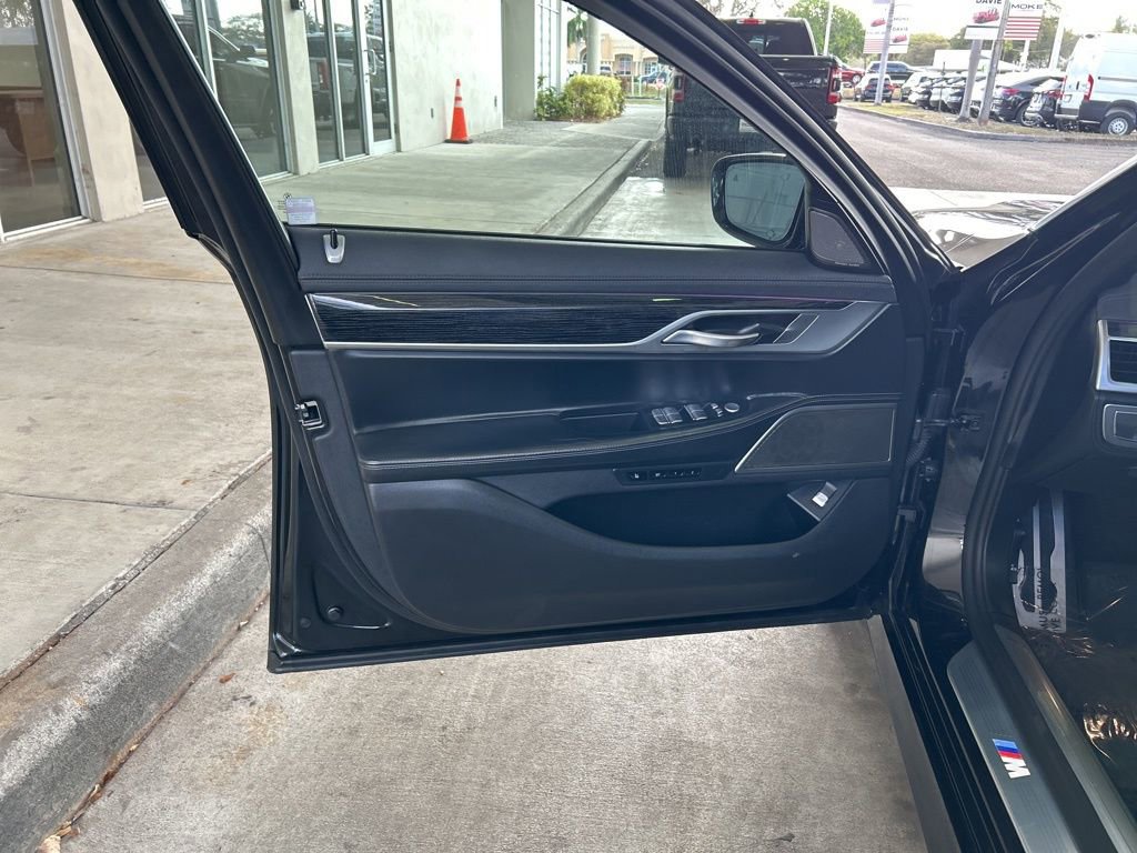 Used 2022 BMW 740i xDrive w/ M Sport Package image 40